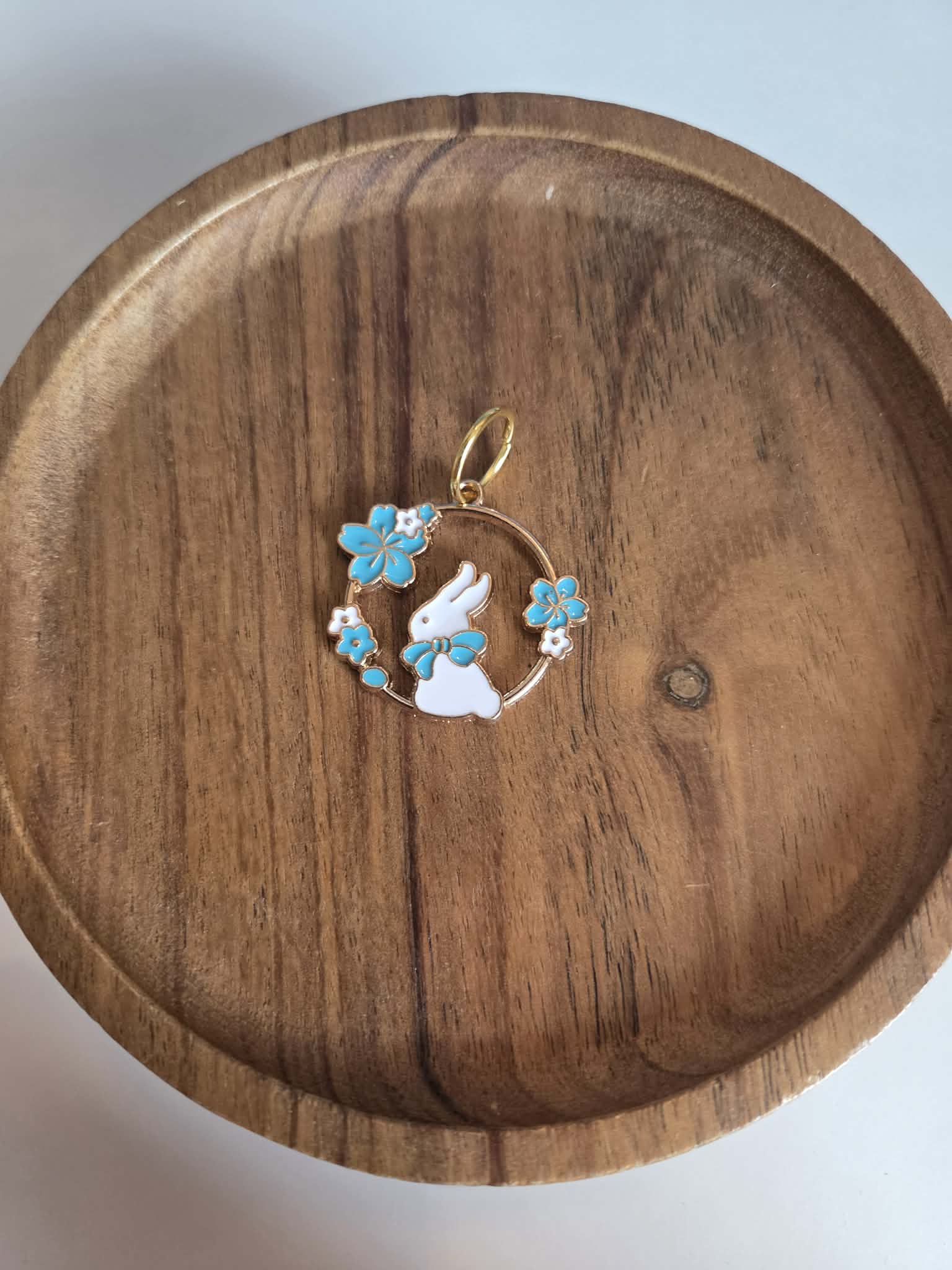 Krans med kanin og blomster